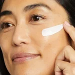 Crema firme e hidratante Restore & Renew multi acción cara y cuello FPS 30 días 1,69 oz - Imagen 4