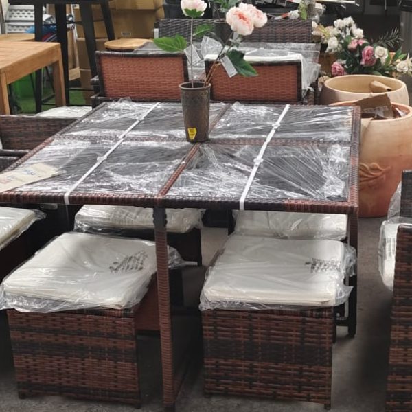 Conjunto de Terraza Premium – Mesa + 4Sillas y 4 taburetes